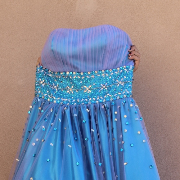 Prom dress - Picture 3 of 8